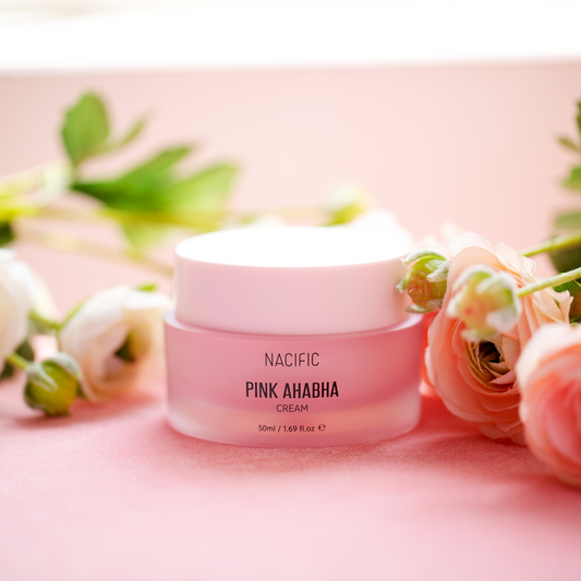 Bilde av NACIFIC Pink AHA BHA Cream omringet av blomster