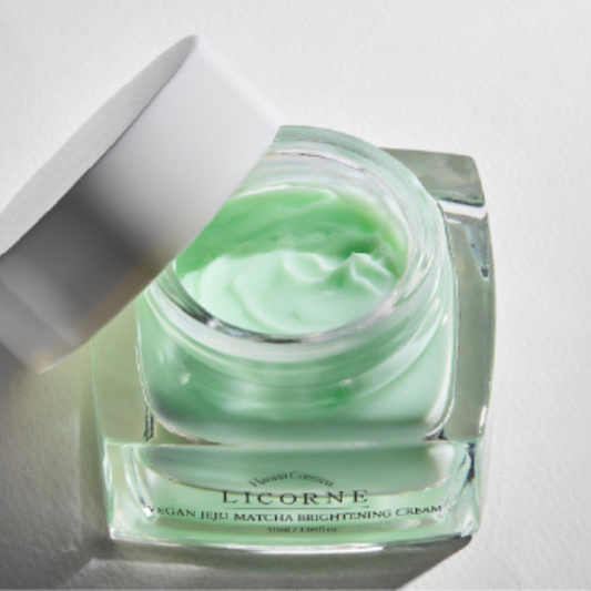 Bilde av Licorne Jeju Matcha Brightening Fuktighetskrem åpnet, med lokket av